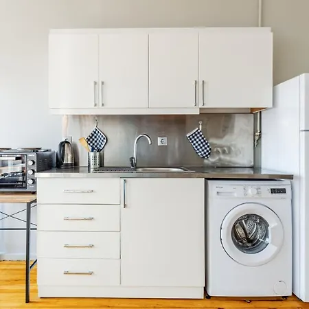 Central Flat With A Shared Terrace In Beyoglu Apartment *